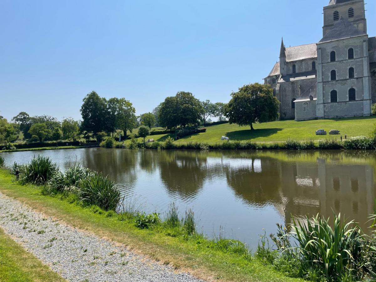 Le Courtil Villa Cerisy-la-Foret Buitenkant foto